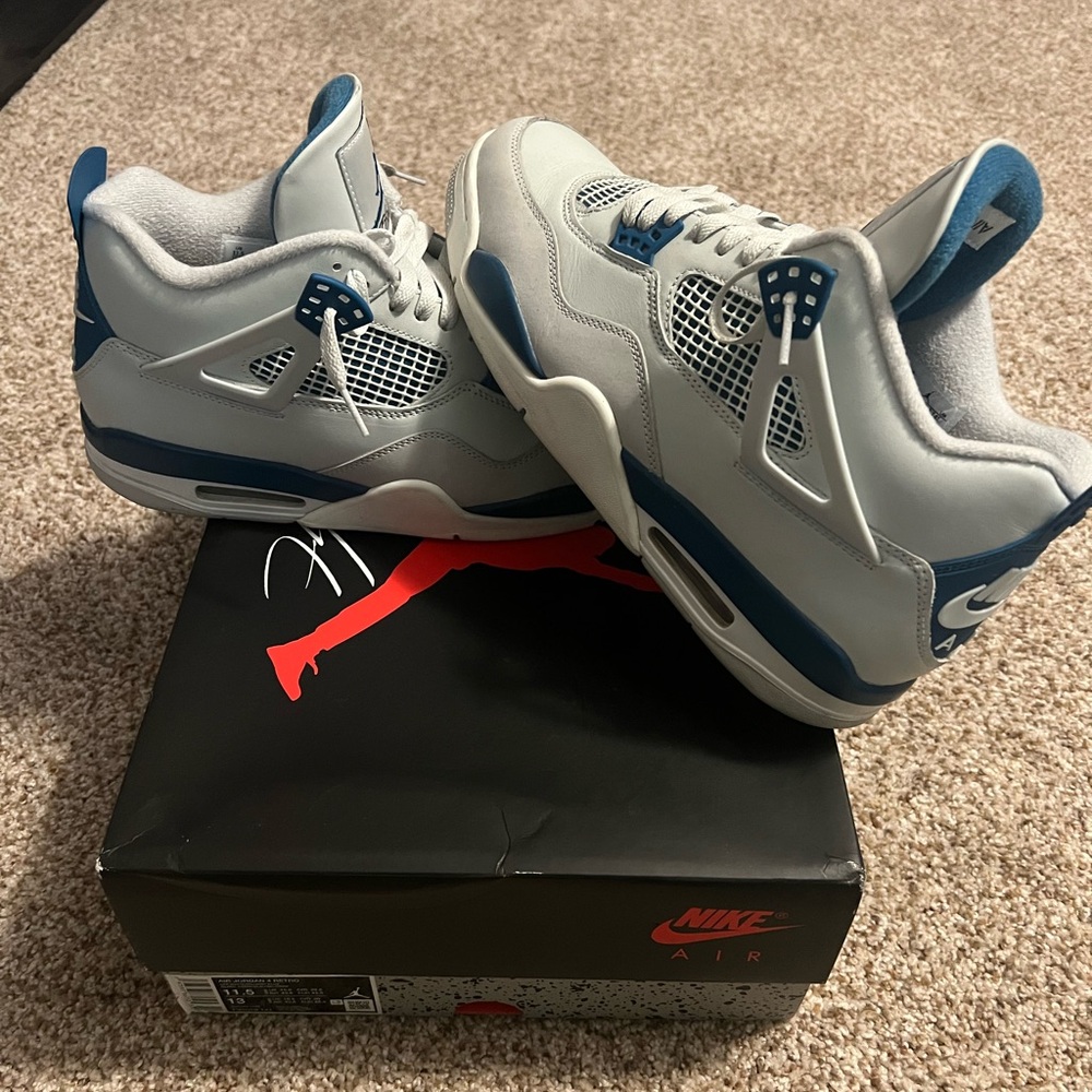 Air Jordan 4 Retro